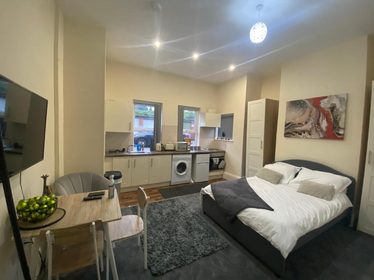Modern - Great Location! *