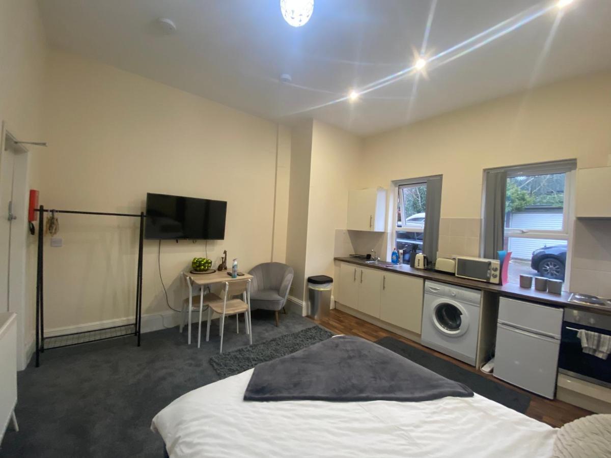 Modern - Great Location! *